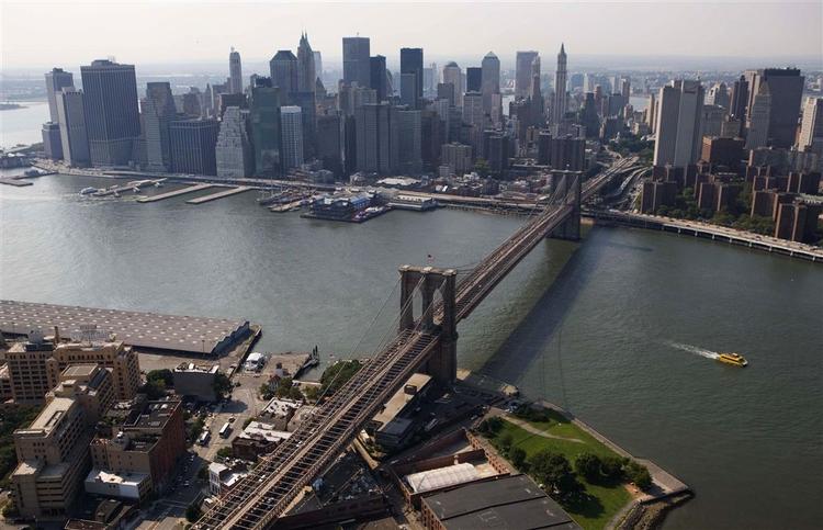 Et gammelt olieudslip under Brooklyn i New York viser sig nu at være langt større end hidtil antaget. 