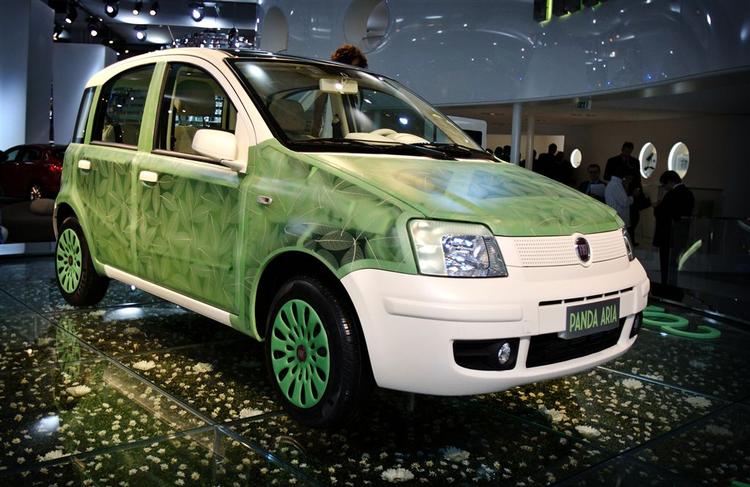 Måske den grønneste bil på biludstiligen i Frankfurt: Fiat Panda Aria, der kører på en blanding af benzin og brint. Der går nok adskillige år, inden den er klar til produktion. 