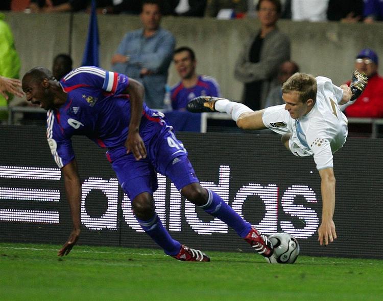 Franske Vieira i nærkamp med Darren Fletcher. 
