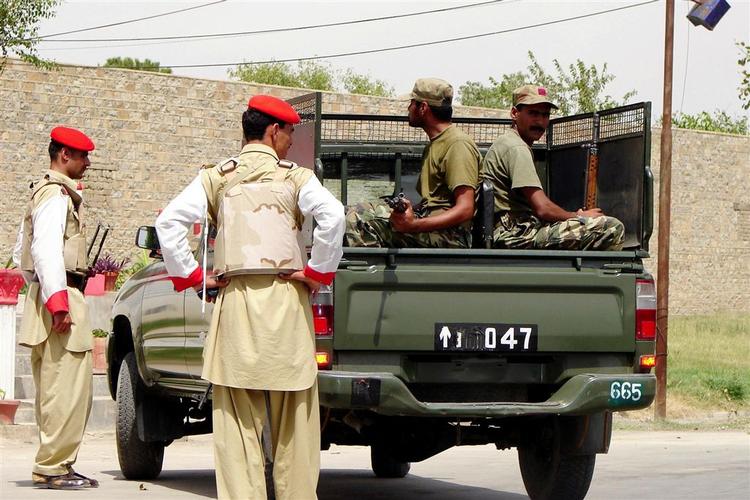 Pakistanske soldater ved militærbasen i Miran Shah, som er blevet angrebet af militante.  Basen ligger tæt ved grænsen til Afghanistan. 
