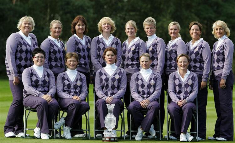 Det europæiske Solheim Cup-hold med Iben Tinning som nummer to fra højre i bageste række. 