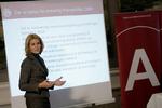 Socialdemokraternes formand, Helle Thorning-Schmidt, vil bruge dobbelt så meget som regeringen på velfærd. 