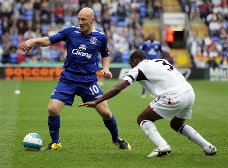 Thomas Gravesen(t.v.) har igen været uheldig med sit knæ. 