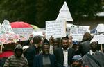 Svenske muslimer protesterede fredeligt mod avis efter muhammedtegning. 
