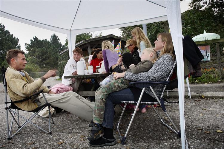 Forældre blokerer »Solstrålen«, en børnehave i Skuldelev i 2006. 