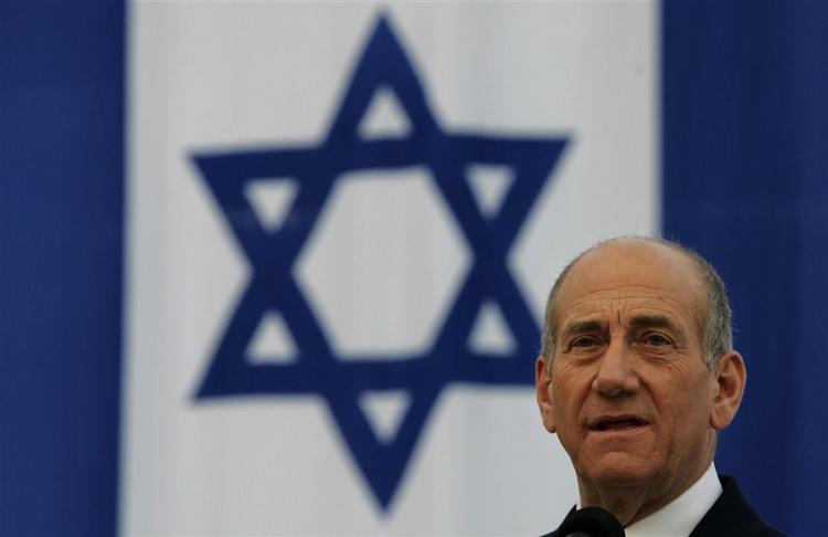 Israels regering med premierminister Ehud Olmert i spidsen udnævner Gazastriben til fjendeland. 