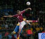 Daniel Agger ses her under landskampen mod Sverige. 