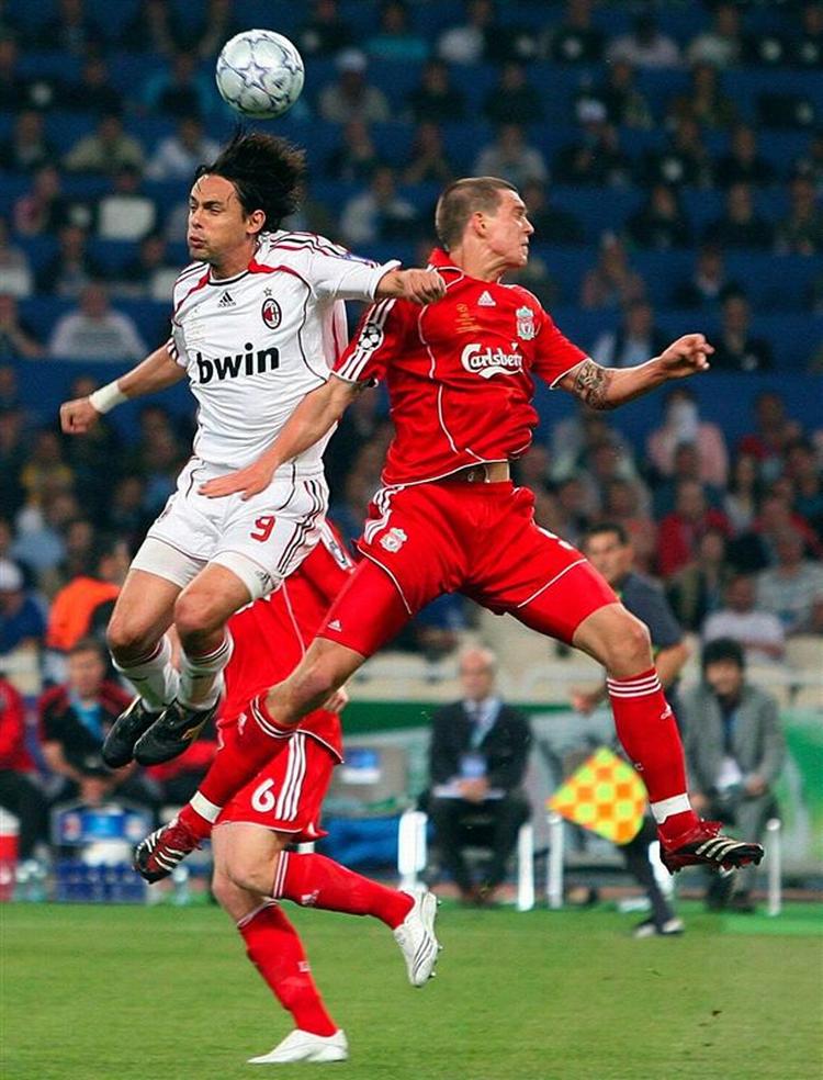 Daniel Agger har brækket en knogle i foden og er ude i cirka seks uger, 