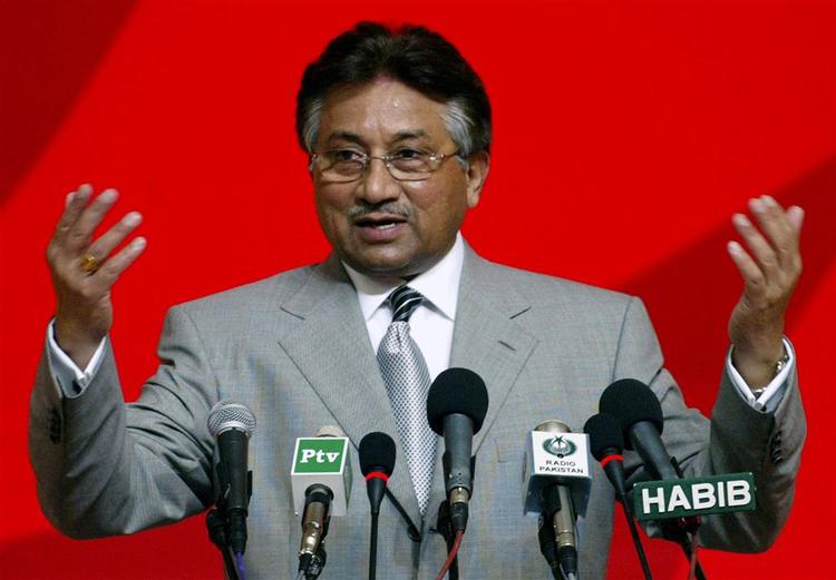 Terrorleder Osama bin Laden går i en ny video til angreb på den pakistanske præsident Pervez Musharraf. 
