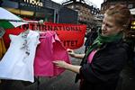 Støtter til Fighters + Lovers har benyttet solgt de famøse t-shirts for at støtte de anklagede. 