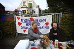 Forældreblokaderne er ikke blevet standset af forliget på Københavns Rådhus. Her blokerer forældre 'Præstekær Vuggestue' i Brønshøj. 