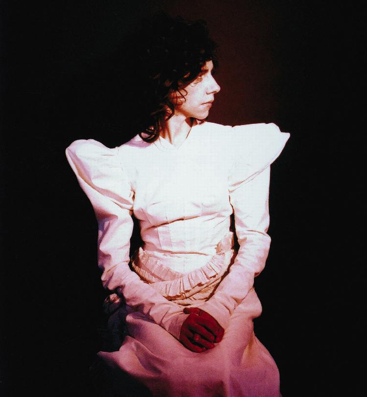 »Mine sange handler ikke om mig. Så personlige er de ikke,« fortæller PJ Harvey. 