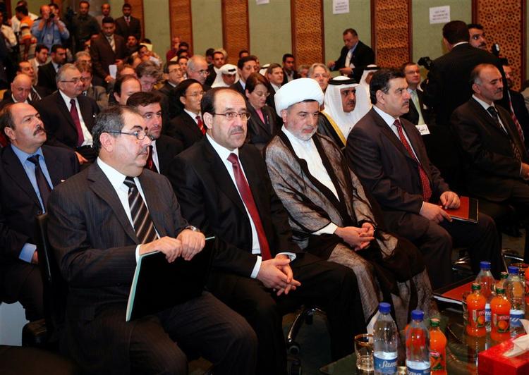Iraks regering angribes i ny rapport hårdt og kontant for at være »bundkorrupt«. 