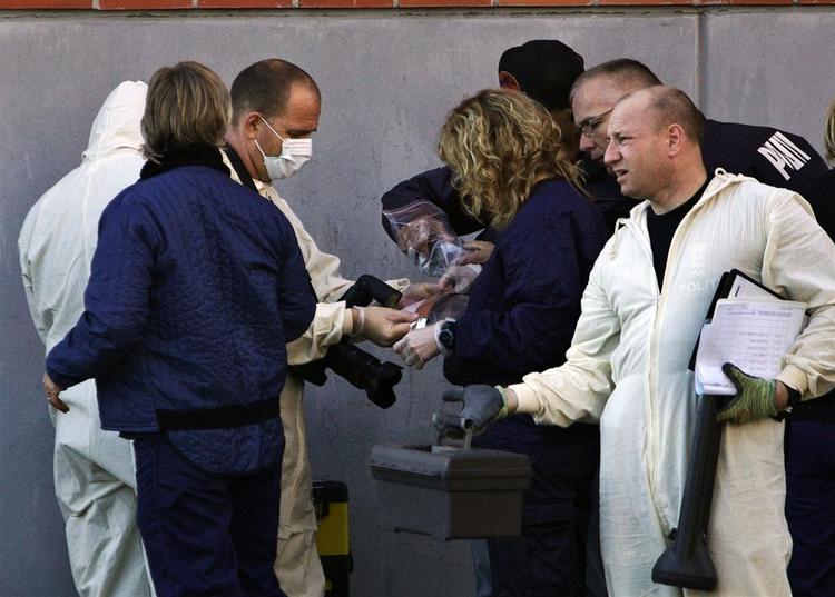 Politiets Efterretningstjeneste under aktion for nylig, hvor der blev fundet ingredienser til fremstilling af bomber. 
