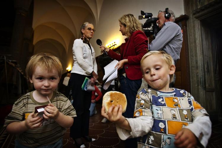 Fra mandag er det slut med utilfredse forældre og pædagoger i Københavns institutioner. Pædagogerne er tilfredse med det budgetforlig, Socialdemokraterne, SF og de radikale har indgået. 