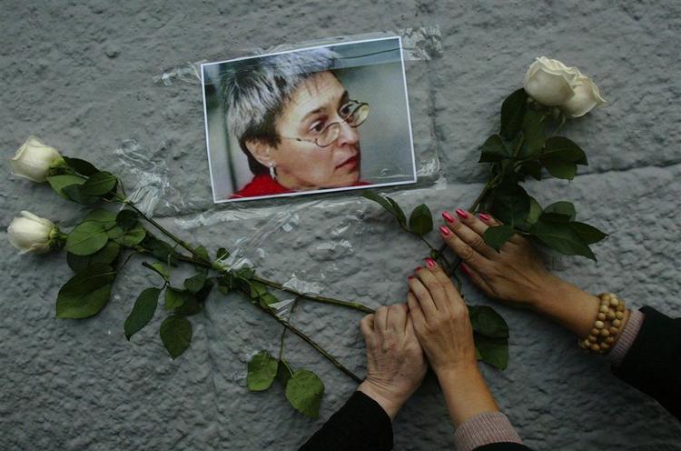 Et billde fra 30. august i år, hvor mellem 200 og 300 mennesker demonstrererede i det centrale Moskva for at mindes den dræbte journalist i anledning af, at hun ville have fyldt 49 år. 