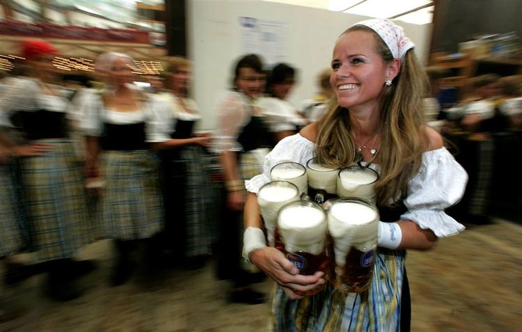 Øllet i teltene kaster flere milliarder kroner af sig hvert år i München. 
