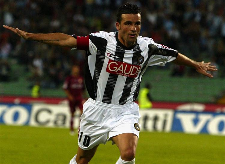 Udinese's Antonio Di Natale jubler efter sin anden scoring i kampen. 