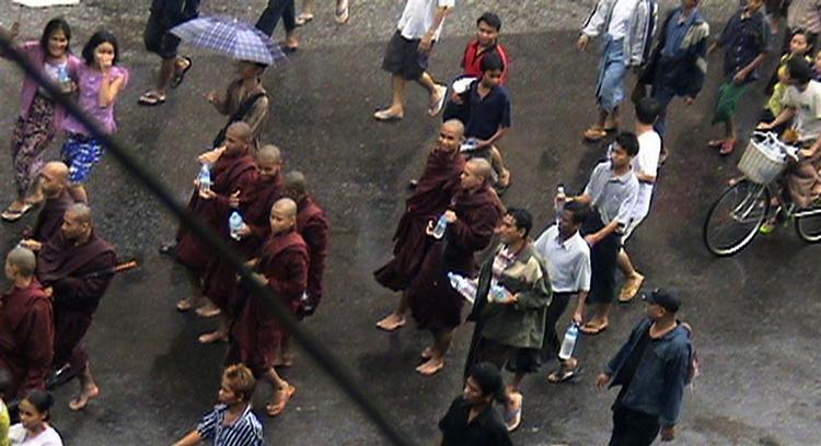 Billede fra Democratic Voice of Burma. Nonnerne er der indtil videre ingen tilgængelige billeder af. 