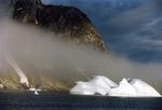 En ny undersøgelse viser, at sandsynligheden for, at der er olie og naturgas i Grønland, er større end hidtil forventet. Til gengæld er mængderne mindre. 