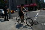 Snart får New York sin første cykelsti på en af byens stærkt trafikerede gader. Byens styre vil fremme cyklismen. 