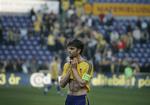 Brøndbys anfører Stefan Gislason, der her forlader banen efter søndagens SAS-Liga kamp mellem Brøndby og FCK på Brøndby Stadion, fik ros af træner Tom Køhlert. 