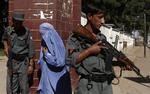 Afghanske politimænd på patrulje i Herat, hvor de to italienske soldater forsvandt i weekenden. 