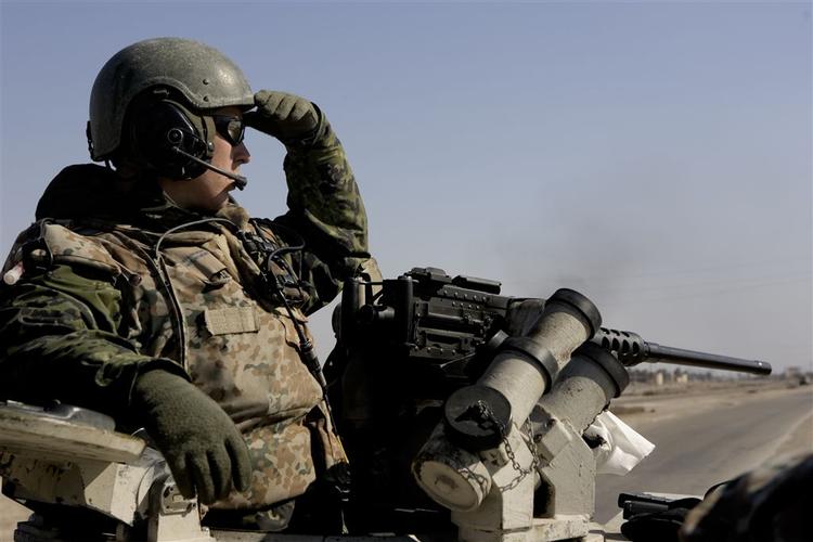 NATO mener, at det er problematisk, at den militære forsvarsunion skal konkurrere om soldater med FN's og EU's fredsbevarende operationer. 