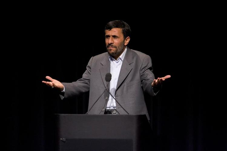 »Vi er en fredelig og kærlige nation. Vi elsker alle folk«, sagde Mahmoud Ahmedinejad blandt andet ved sin forelæsning på Columbia University i New York, hvor stemningen var overraskende humoristisk og løssluppen. 