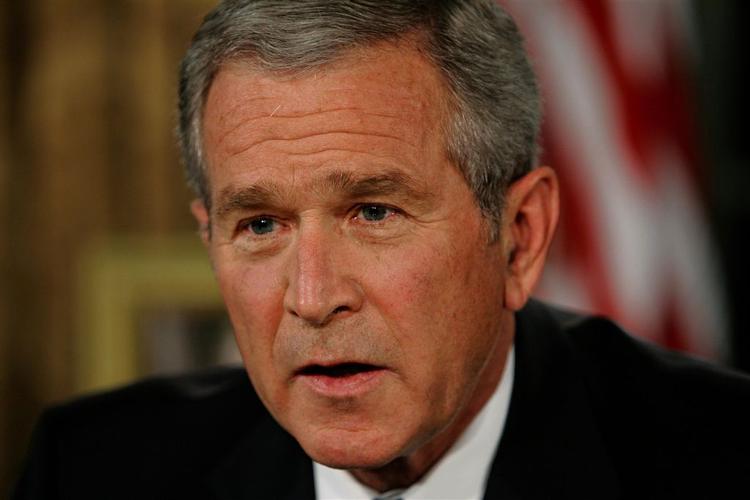 Præsident Bush vil beholde en massiv styrke i Irak. Det meddeler han i en tv-tale til nationen. 