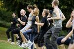 Brug naturen. Bakker, trapper, træer - terrænet bliver virkelig udnyttet til bootcamp i Frederiksberg Have. 