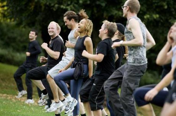 Brug naturen. Bakker, trapper, træer - terrænet bliver virkelig udnyttet til bootcamp i Frederiksberg Have. 