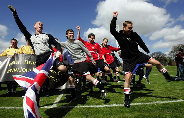 London Titans under en opvarmningsdans ved verdensmesterskaberne i fodbold for homoseksuelle i Argentina. 