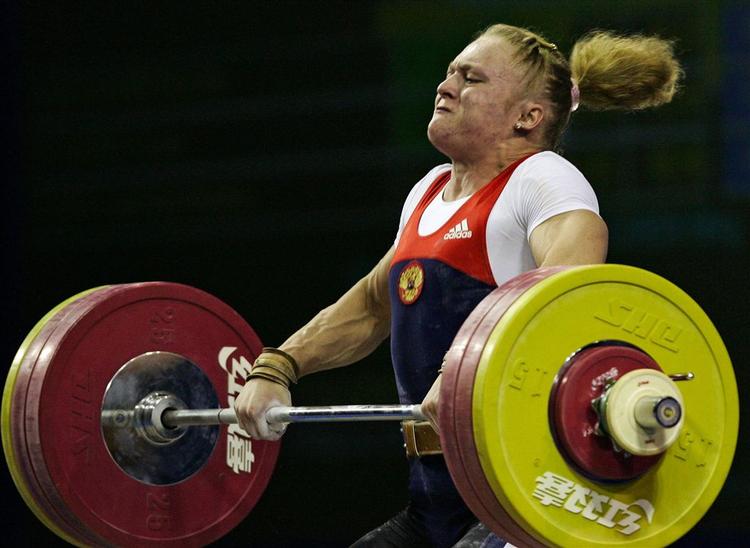Oxana Slivenko fra Rusland vandt kvindernes 69-kilo-klasse, hvor Thet Pan Yar fra Myanmar ikke ville afgive en dopingprøve. 