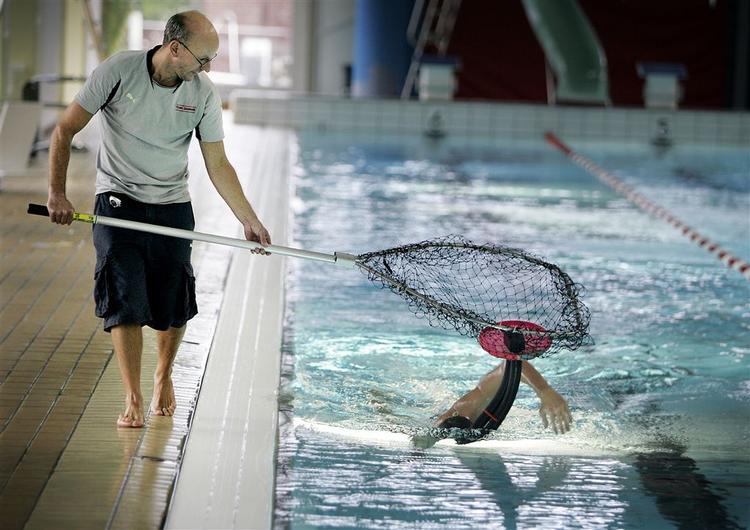 Lars Johansen får mange ture langs bassinkanten, når idrætsfysiologen fra Team Danmarks testcenter skal med svømmelandsholdet til USA. 