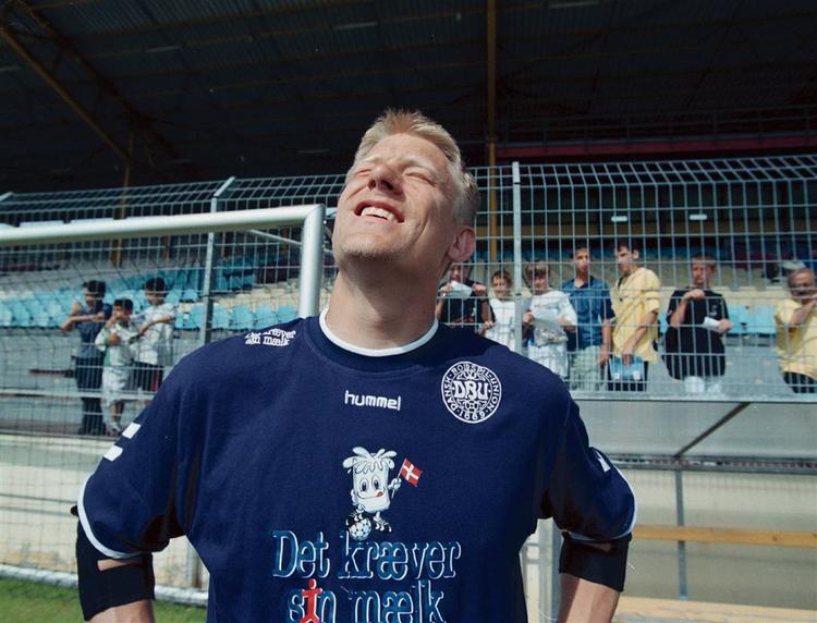 Sol dig bare, Peter. Vi ved, du er Skandinaviens bedste målmand nogen sinde - uanset hvad nordmændene siger. 