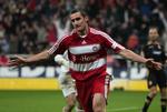 Klose fejrer ét af sine tre mål mod Cottbus. 