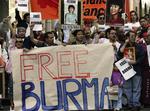 Eksilburmesere på gaden i Sydney, Australien. De bruger Myanmars gamle navn Burma. 