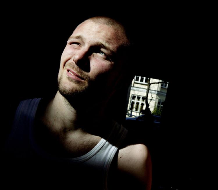 Orgi-E - alias Emil Simonsen - er et af Suspekts fire medlemmer. Og medindehaver af pladeselskabet Tabu Records. 