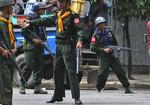 Foto Mandalay Gazette viser regeringssoldater i det centrale Yangon i dag. 