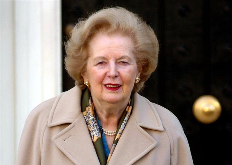Margaret Thatcher, tidligere britisk premierminister, opfordrer Gordon Brown til at sende reformtraktaten til folkeafstemning. 