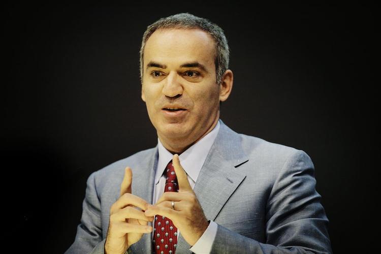 Den russiske opposionspolitiker og tidligere skakmester Garry Kasparov modtog for nylig, som den første,  Pundiks Fredspris. 