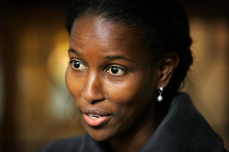Den hollandske politiker Ayaan Hirsi Ali blev truet på livet efter at have skrevet manuskript til Theo van Goghs omstidte film 'Submission'. 