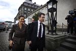 Statsminister Anders Fogh Rasmussen og fru Anne-Mette ankommer til morgenens gudstjeneste for Folketingets medlemmer. 