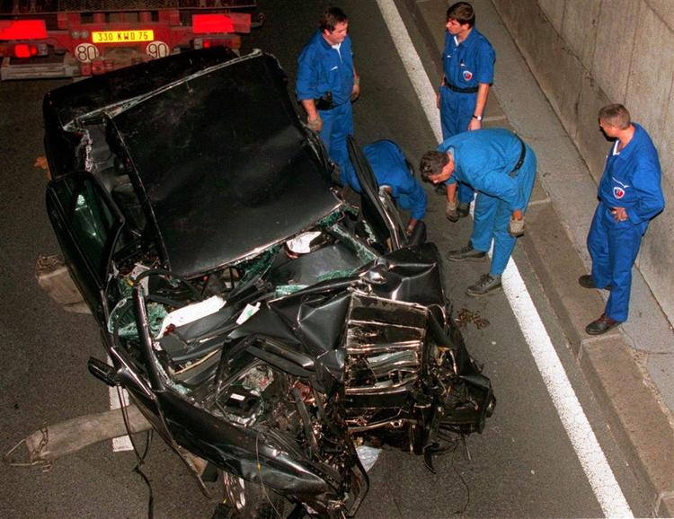 Prinsesse Diana døde i et trafikuheld i Paris. 