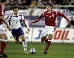 Kenneth Perez har spillet 19 landskampe og scoret to mål. Har var senest med i maj 2006, da Danmark tabte 2-0 til Frankrig i Lens. Billedet er fra 2-1-nederlaget til Grækenland i 2005. 