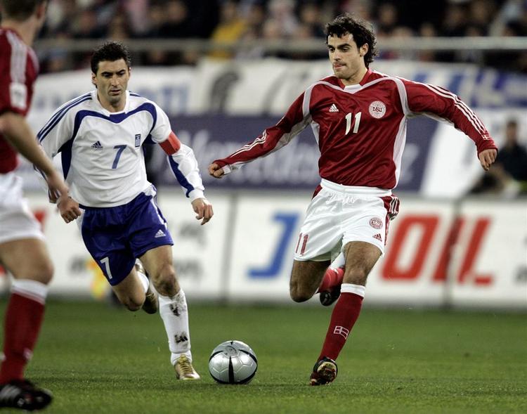 Kenneth Perez har spillet 19 landskampe og scoret to mål. Har var senest med i maj 2006, da Danmark tabte 2-0 til Frankrig i Lens. Billedet er fra 2-1-nederlaget til Grækenland i 2005. 