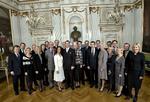 Det første officielle billede af Marie Cavallier, hvor hun er sammen med regeringen og regentparret efter mødet i statsrådet. Her fik Marie Cavallier og prins Joachim samtykke til, at de kan gifte sig. 