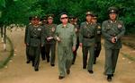 Nordkoreas leder, Kim Jong-il, er gået med til en aftale, der betyder, at Nordkorea lægger alle oplysninger om sit atomprogram på bordet og samtidig lukker endeligt ned for sit største atomanlæg senest nytårsaften 