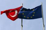 Terrorangrebet den 11 september 2001 har påvirket EU's forhold til Tyrkiet, konkluderer rapport. Men i følge en ny rapport fra et udvalg i EU-parlamentet, er Tyrkiet på rette vej mod medlemskab af unionen. 
